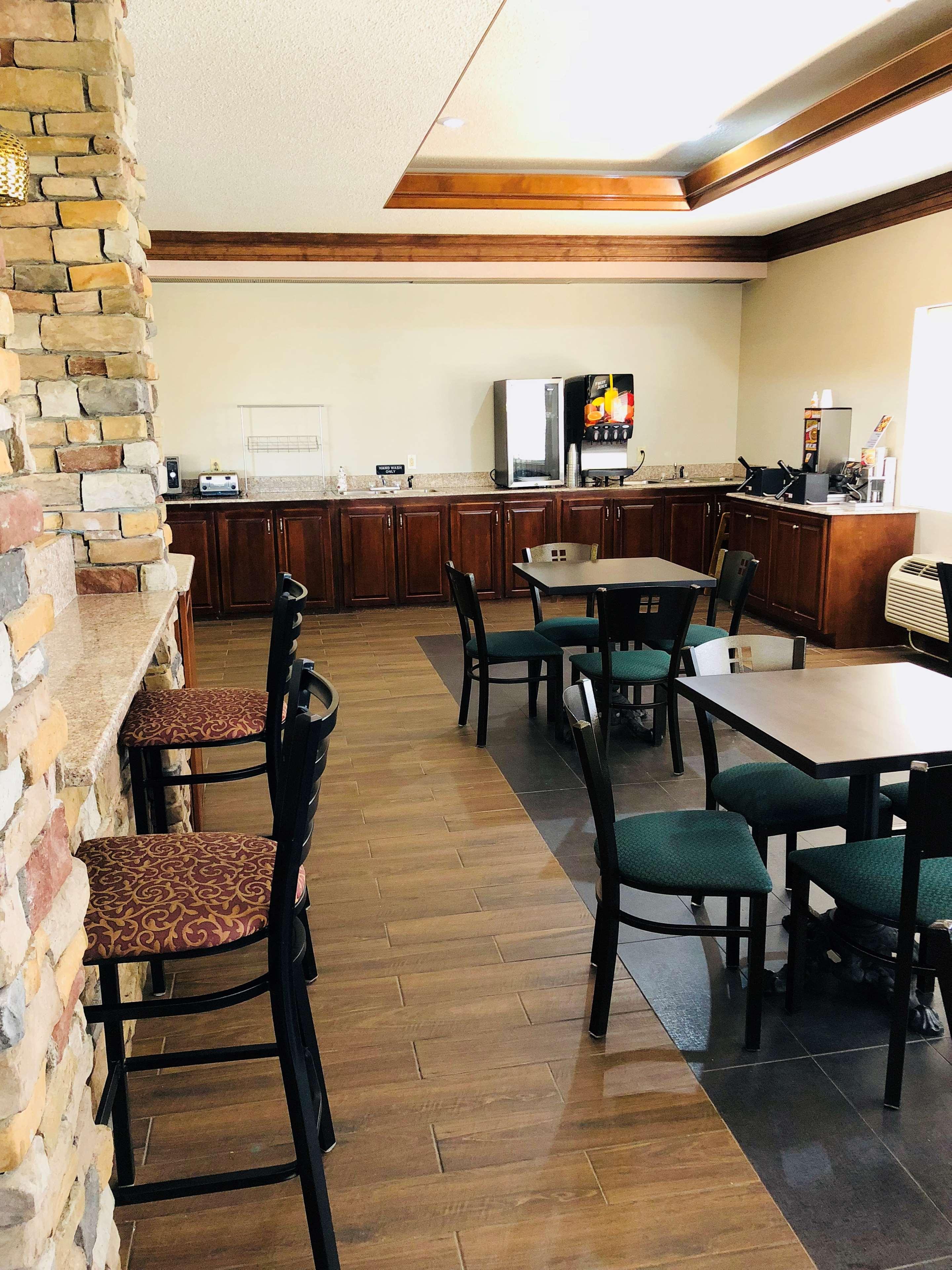 Best Western Inn & Suites Byron Bagian luar foto