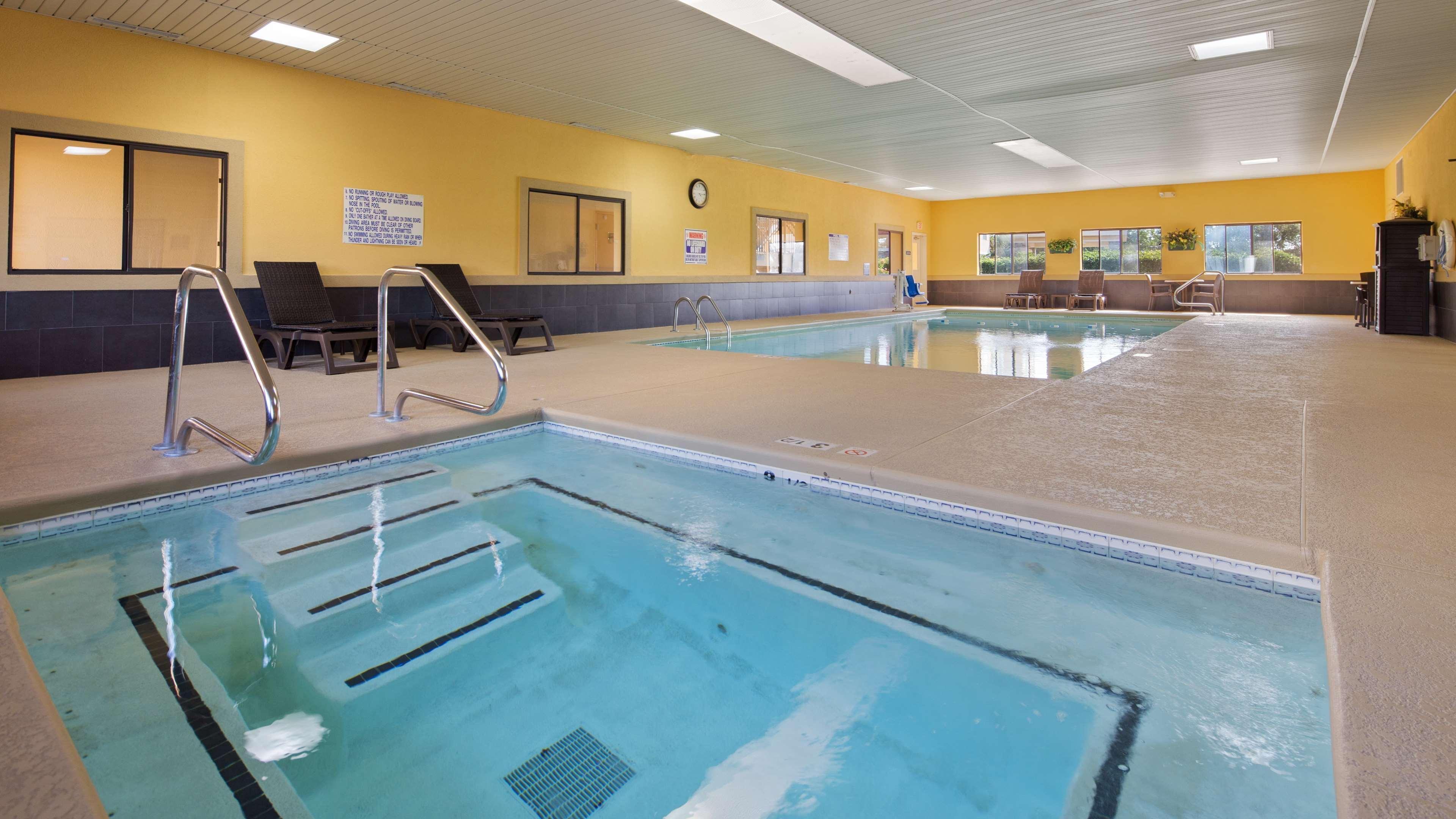 Best Western Inn & Suites Byron Bagian luar foto