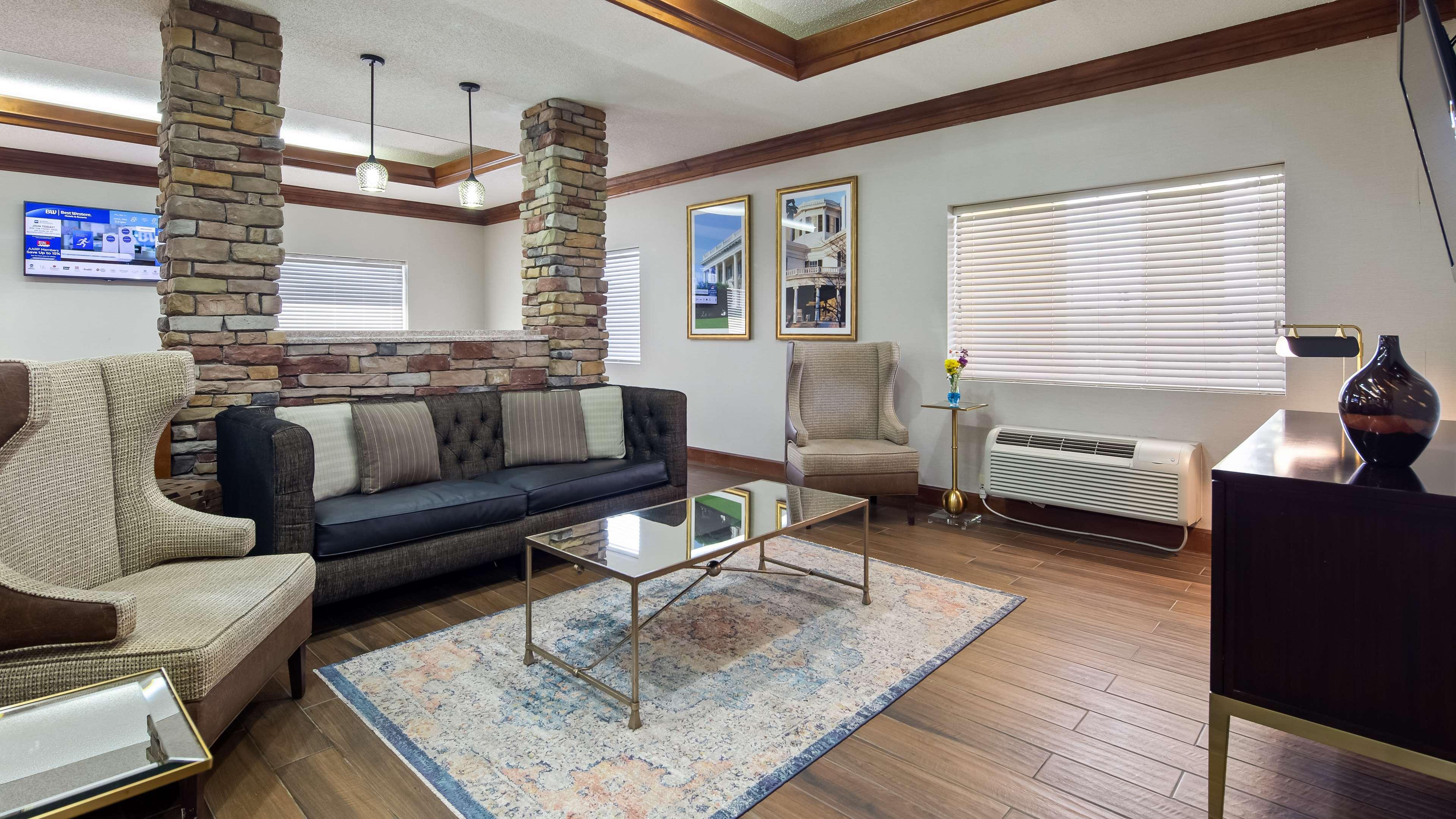 Best Western Inn & Suites Byron Bagian luar foto