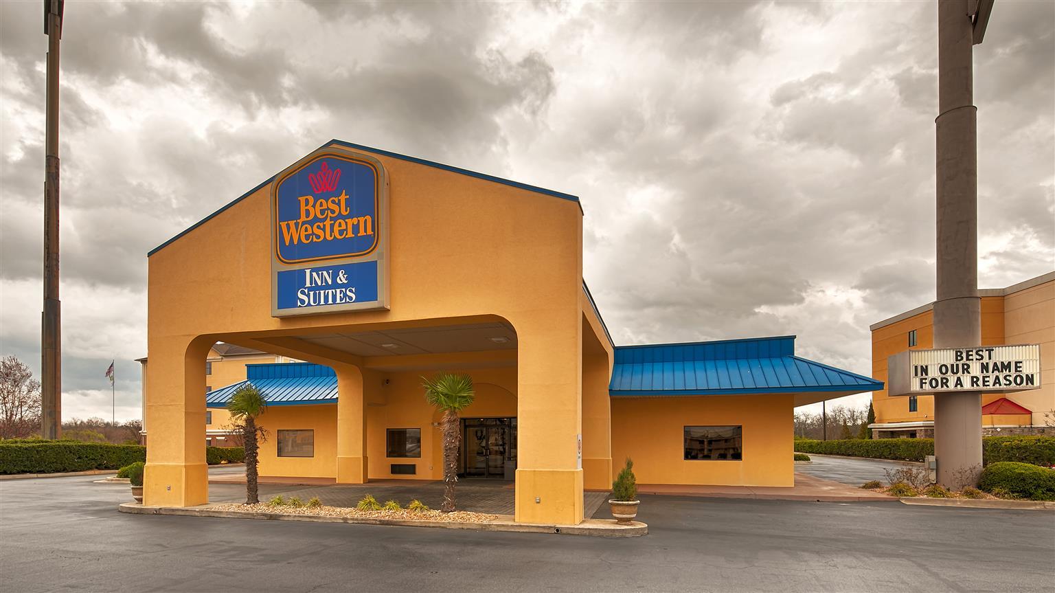 Best Western Inn & Suites Byron Bagian luar foto