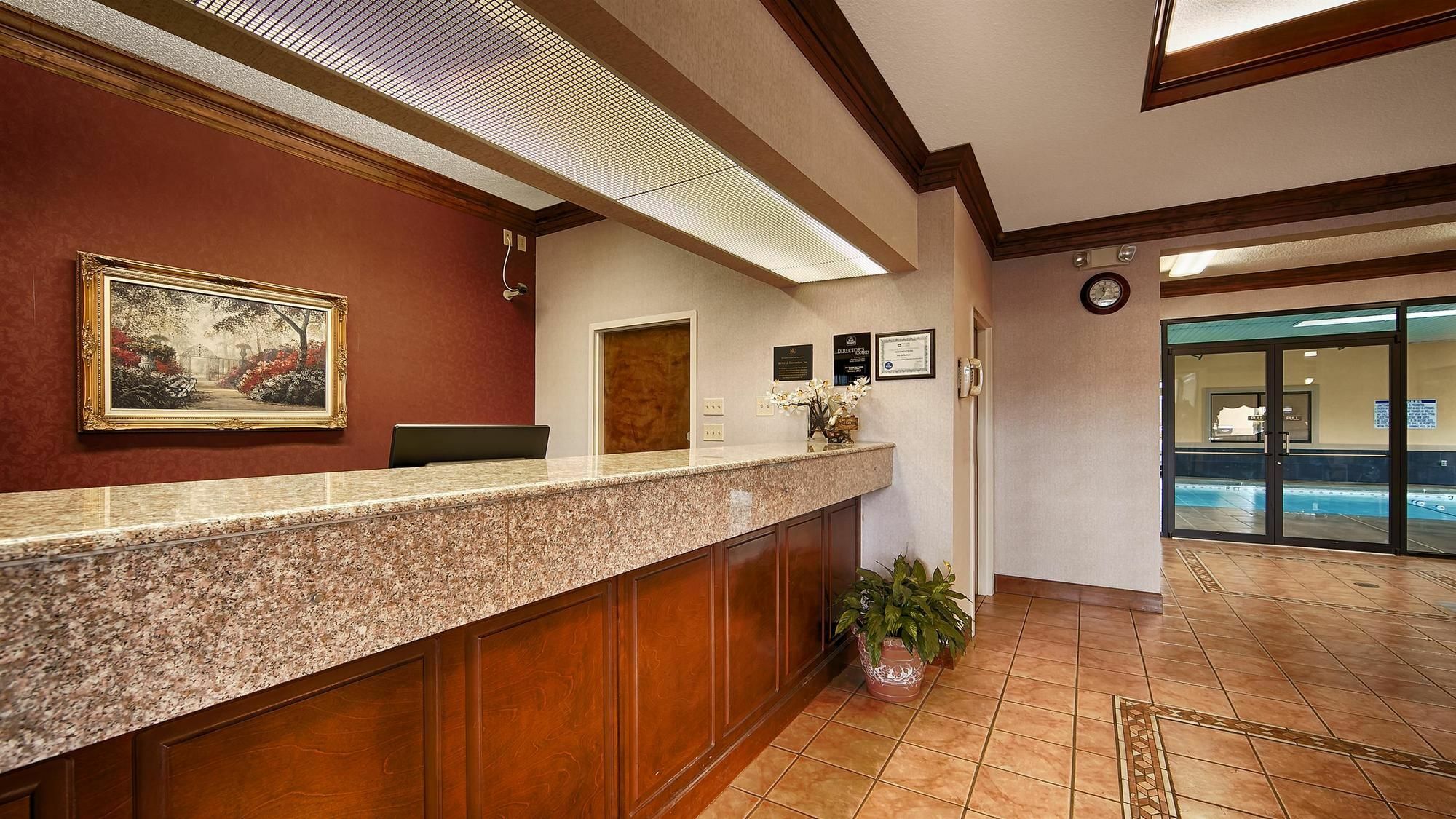 Best Western Inn & Suites Byron Bagian luar foto